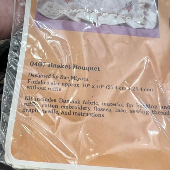 NEW Vintage 1984 The Creative Circle Kit#0467 Basket Bouquet Cross Stitch Pillow - Picture 4 of 7